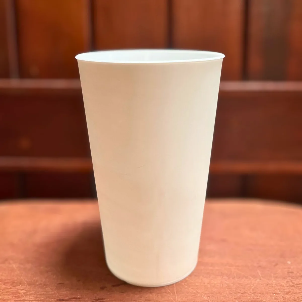 Vaso blanco de Plásticos Riff, base para serigrafía